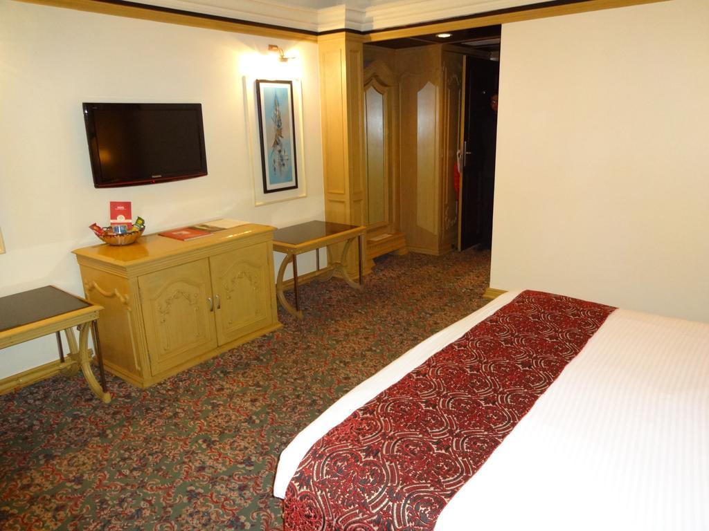 Hotel Babylon International Rāipur Exteriör bild