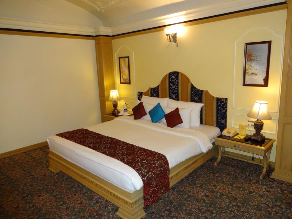 Hotel Babylon International Rāipur Rum bild