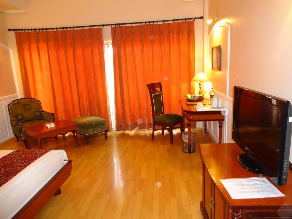 Hotel Babylon International Rāipur Exteriör bild