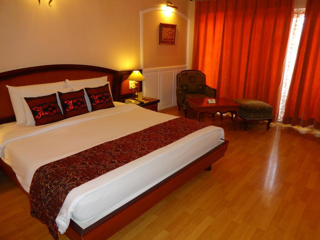 Hotel Babylon International Rāipur Exteriör bild