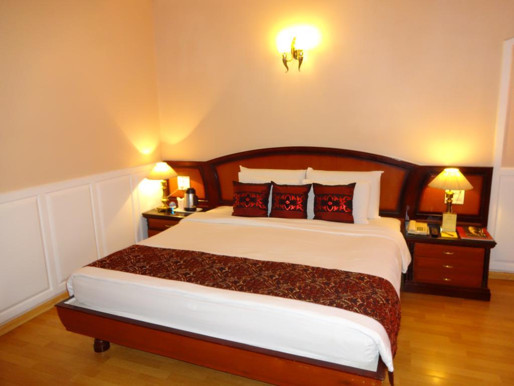 Hotel Babylon International Rāipur Exteriör bild