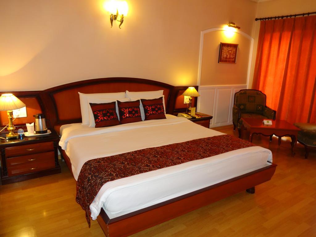 Hotel Babylon International Rāipur Exteriör bild