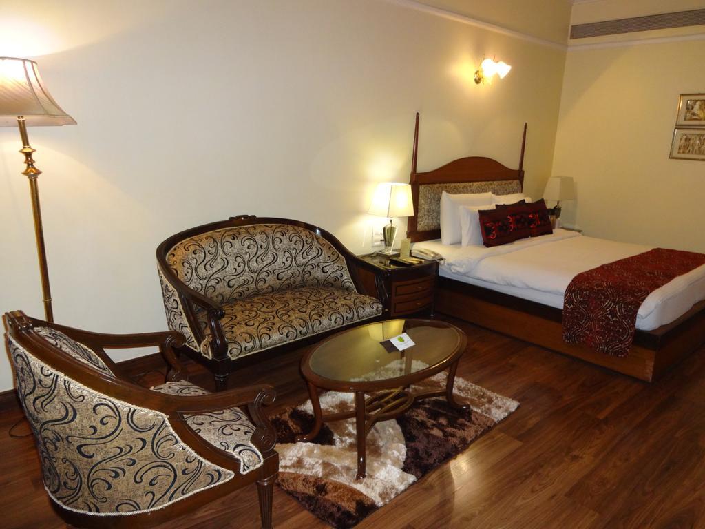 Hotel Babylon International Rāipur Rum bild