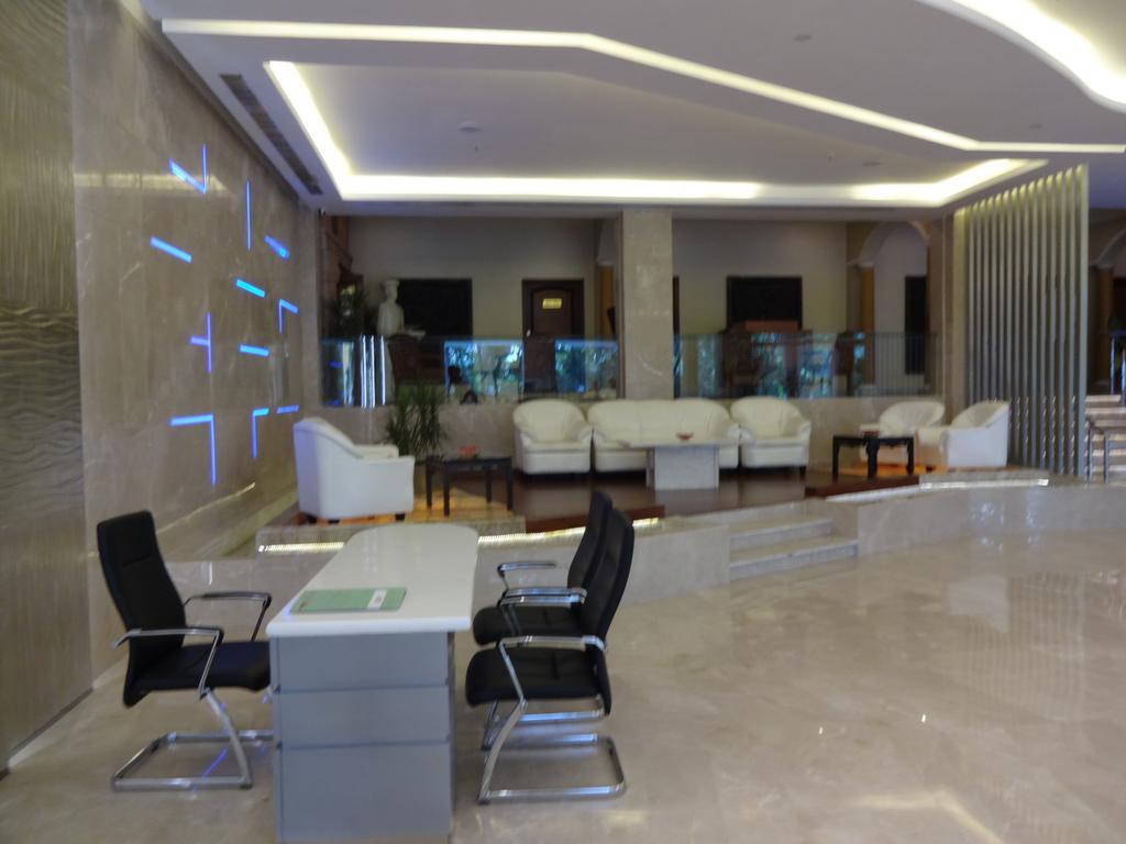 Hotel Babylon International Rāipur Exteriör bild