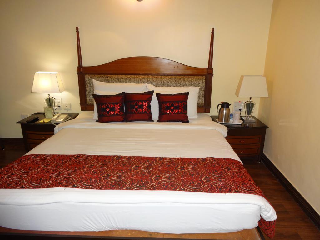 Hotel Babylon International Rāipur Rum bild