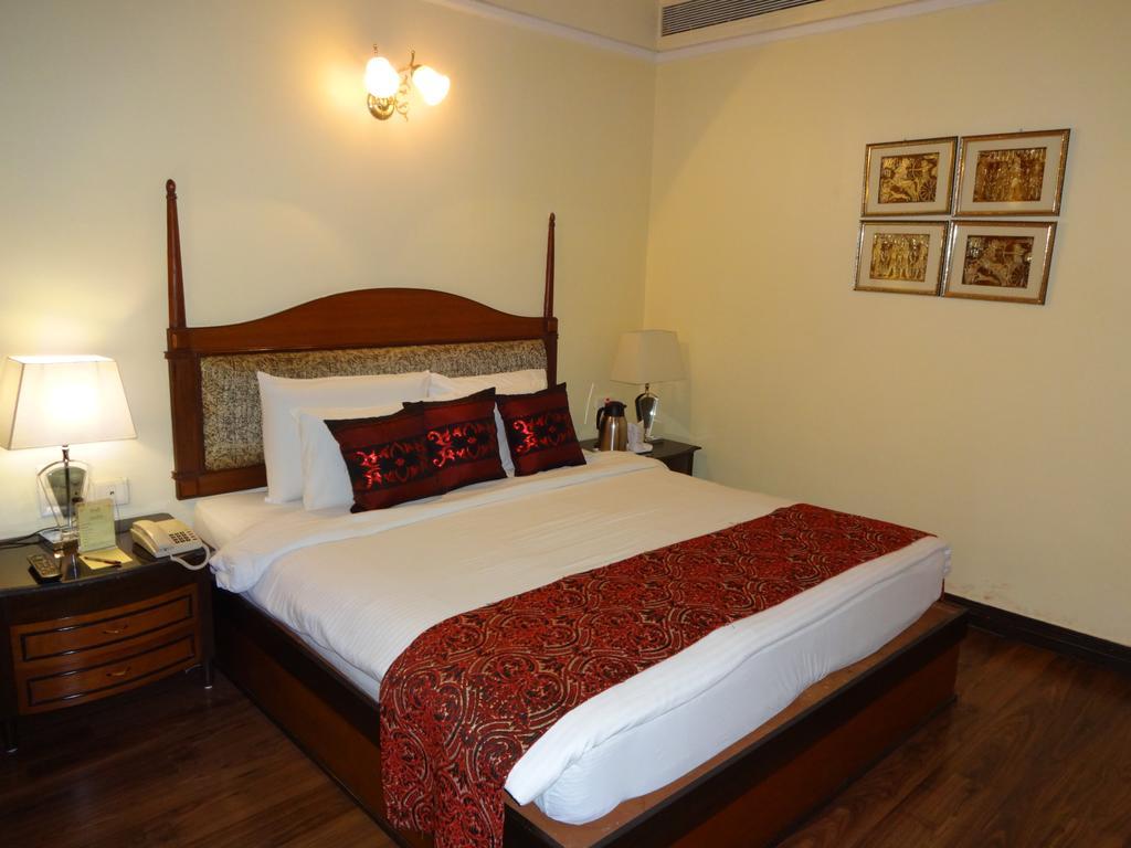 Hotel Babylon International Rāipur Rum bild