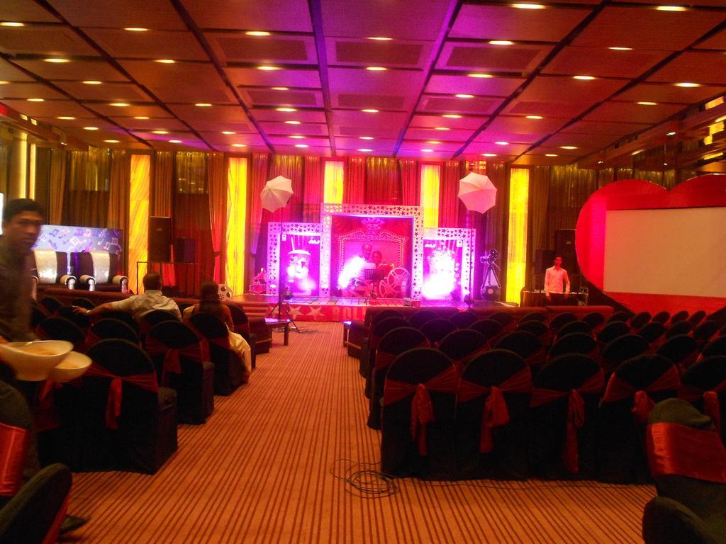 Hotel Babylon International Rāipur Rum bild