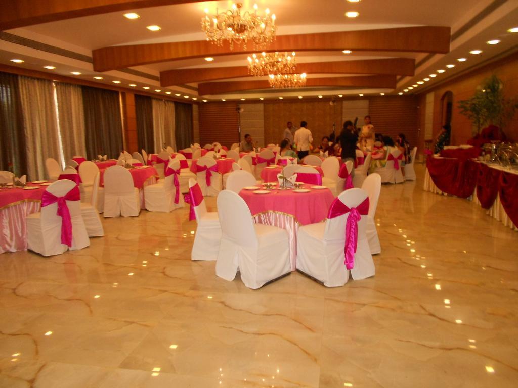 Hotel Babylon International Rāipur Rum bild