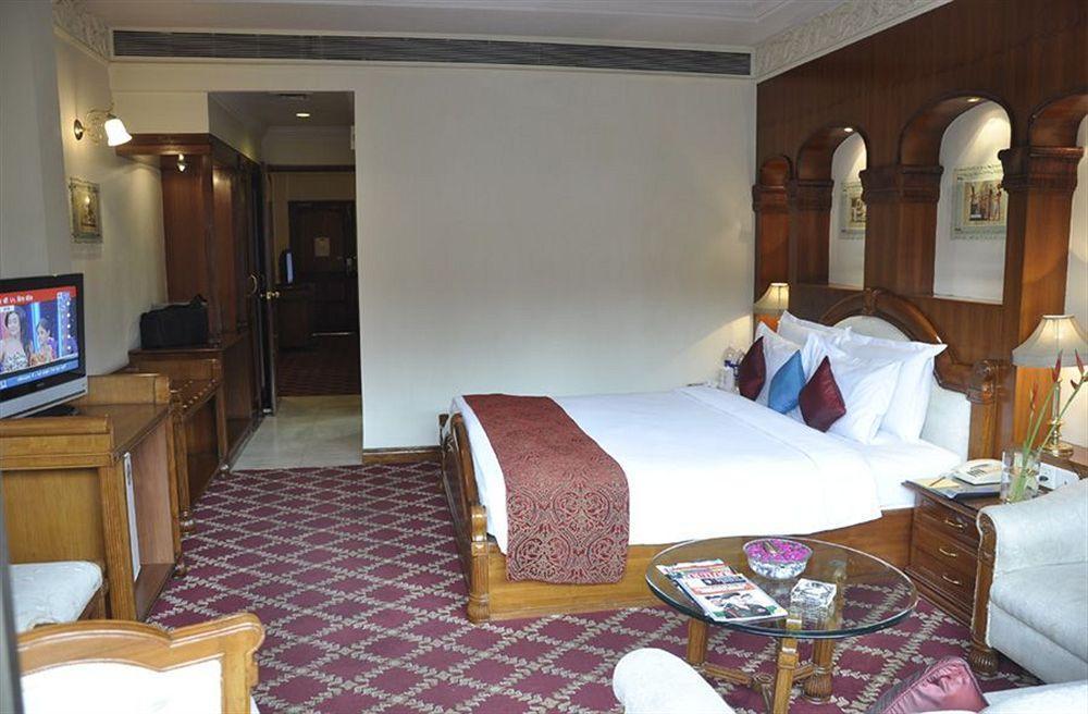 Hotel Babylon International Rāipur Exteriör bild