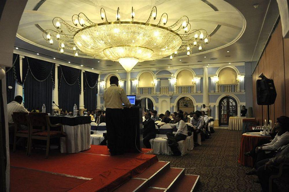 Hotel Babylon International Rāipur Exteriör bild