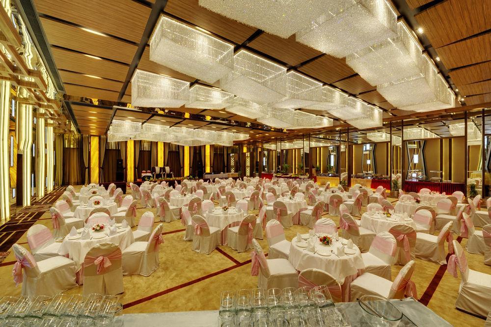 Hotel Babylon International Rāipur Exteriör bild