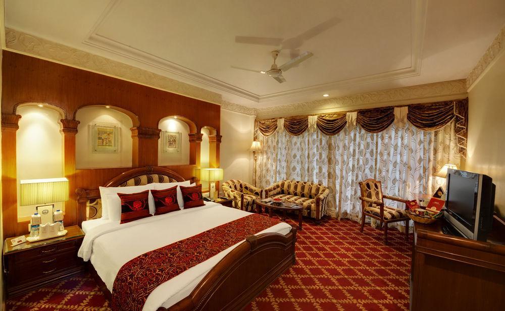 Hotel Babylon International Rāipur Exteriör bild