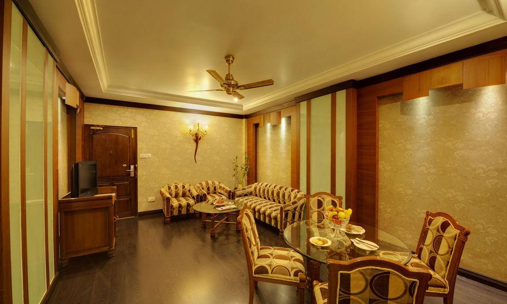 Hotel Babylon International Rāipur Exteriör bild