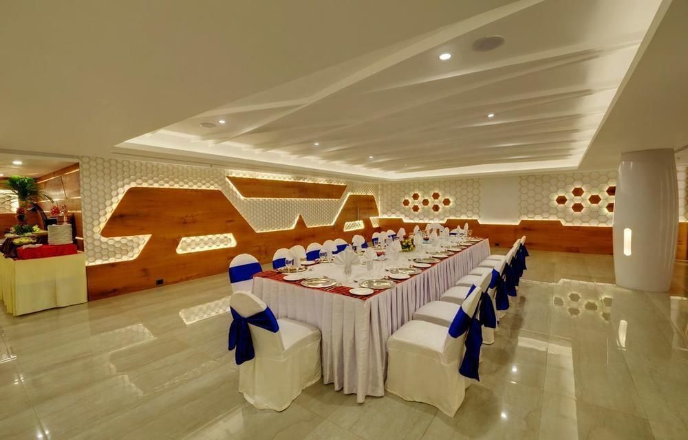 Hotel Babylon International Rāipur Exteriör bild